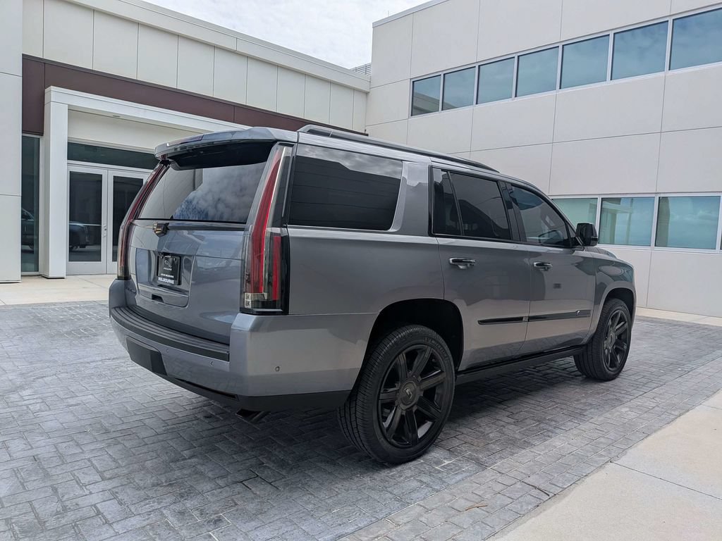Used 2019 Cadillac Escalade Premium Luxury RWD image 4