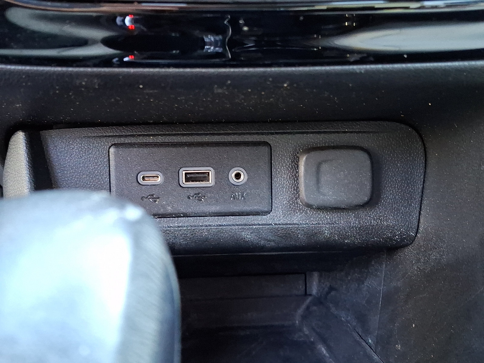 Certified 2023 Buick Encore GX Preferred w/ Cold Weather Comfort Package FWD image 18