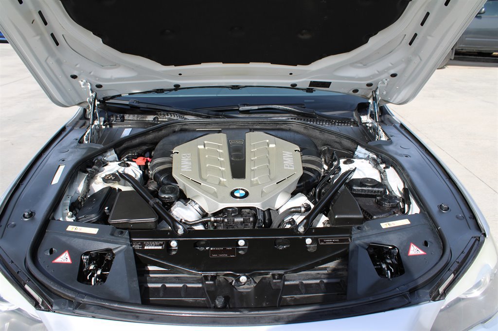 Used 2009 BMW 750Li 750Li image 39