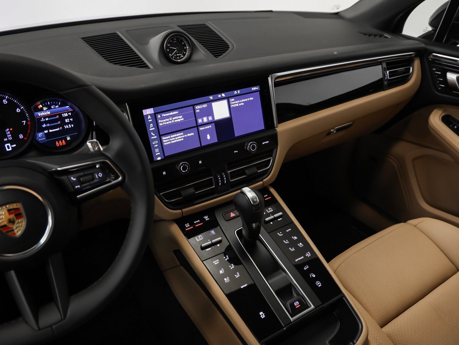Certified 2026 Porsche Macan AWD/4WD image 28