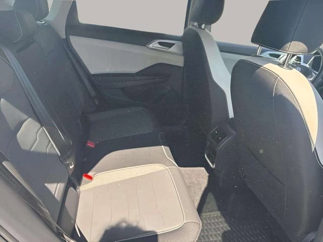 Used 2025 Volkswagen Taos SE AWD/4WD image 19