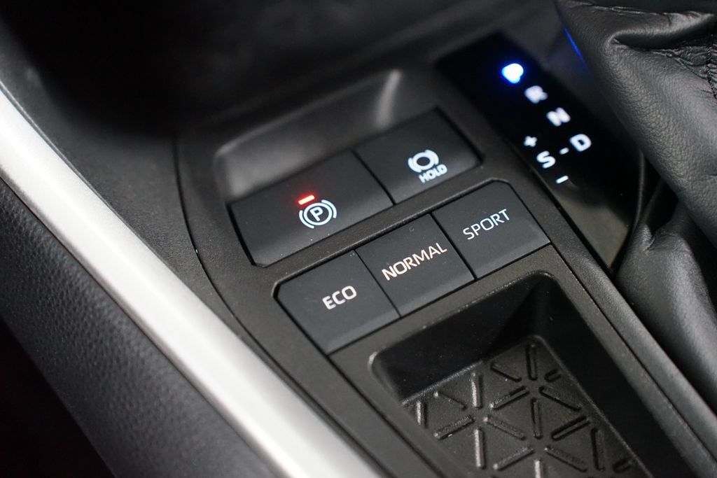 Certified 2024 Toyota RAV4 LE FWD image 22