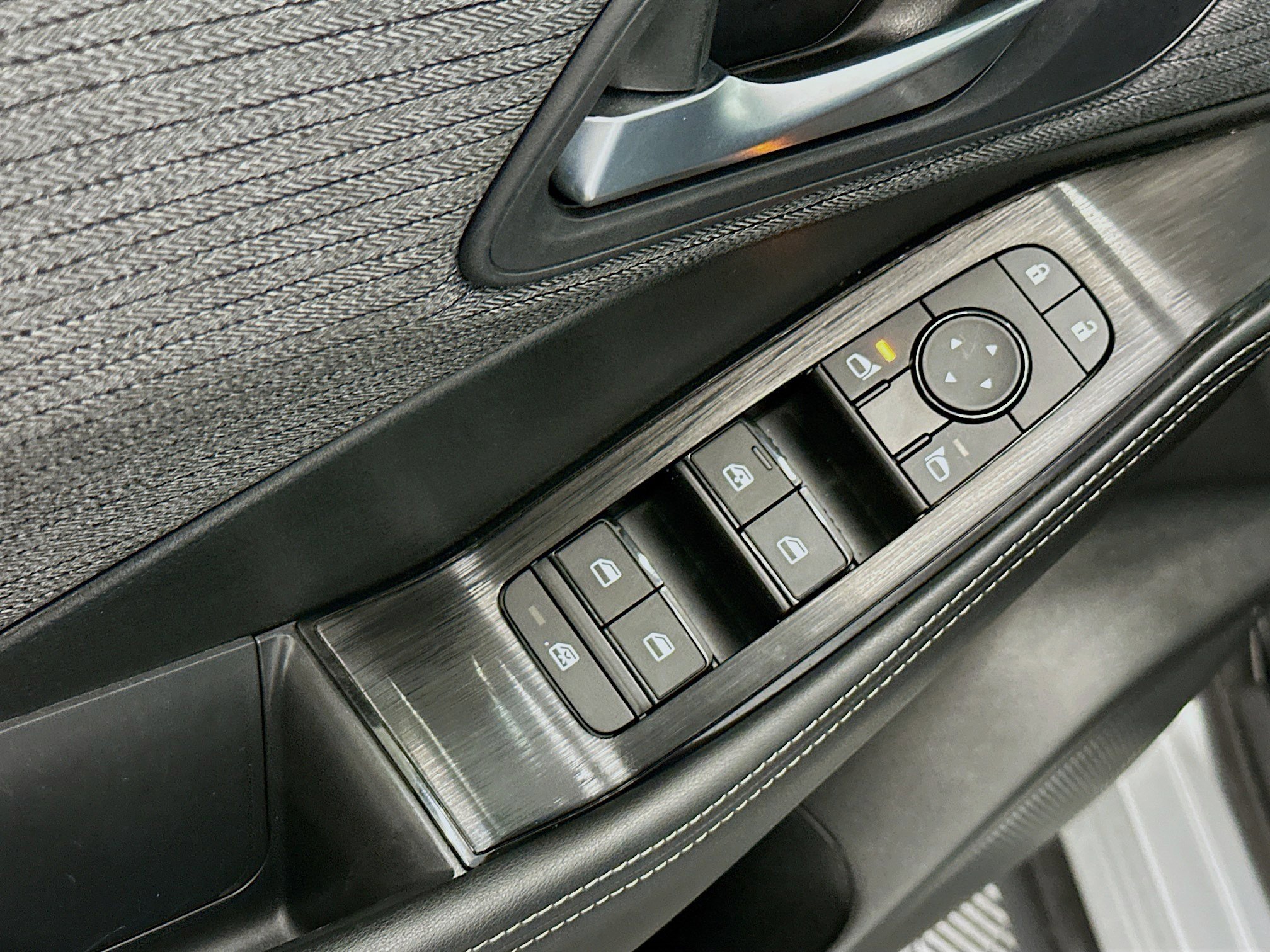 Used 2023 Nissan Rogue SV image 15