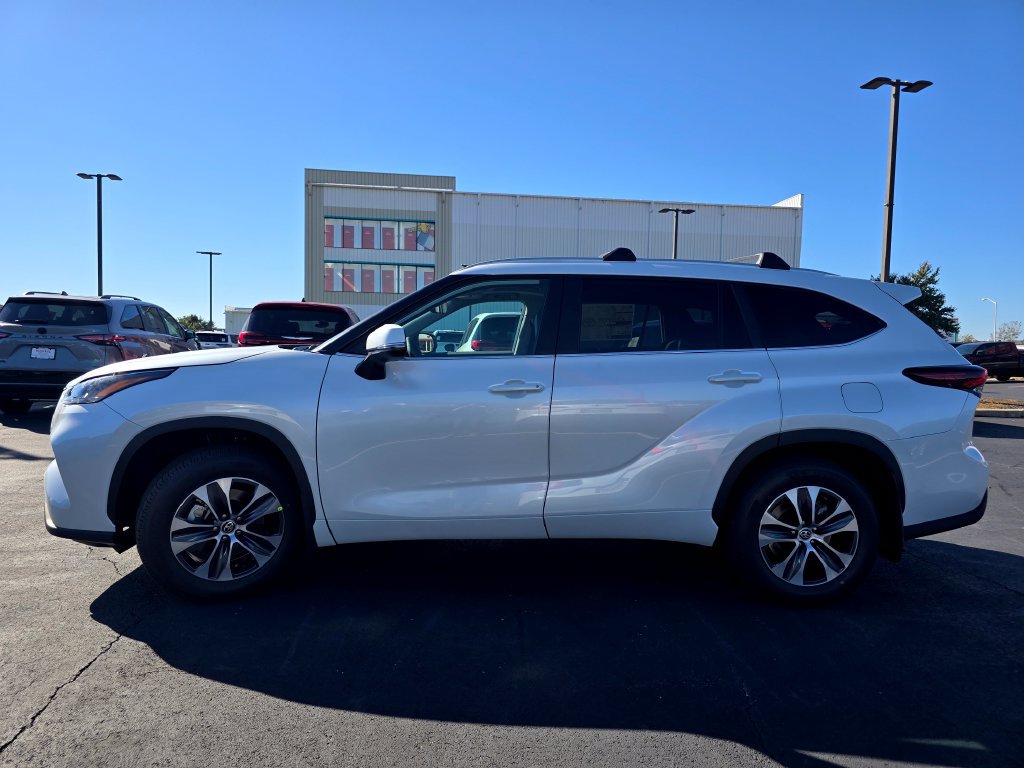 New 2026 Toyota Highlander XLE AWD/4WD image 5