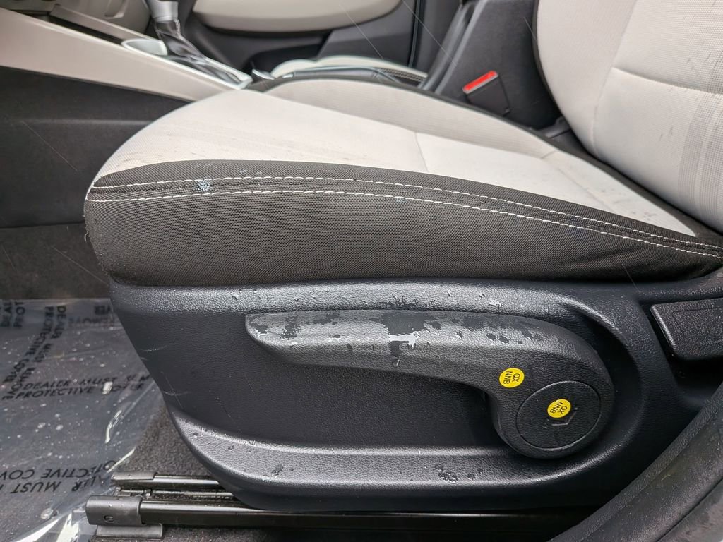 Used 2025 Hyundai Venue SEL image 16