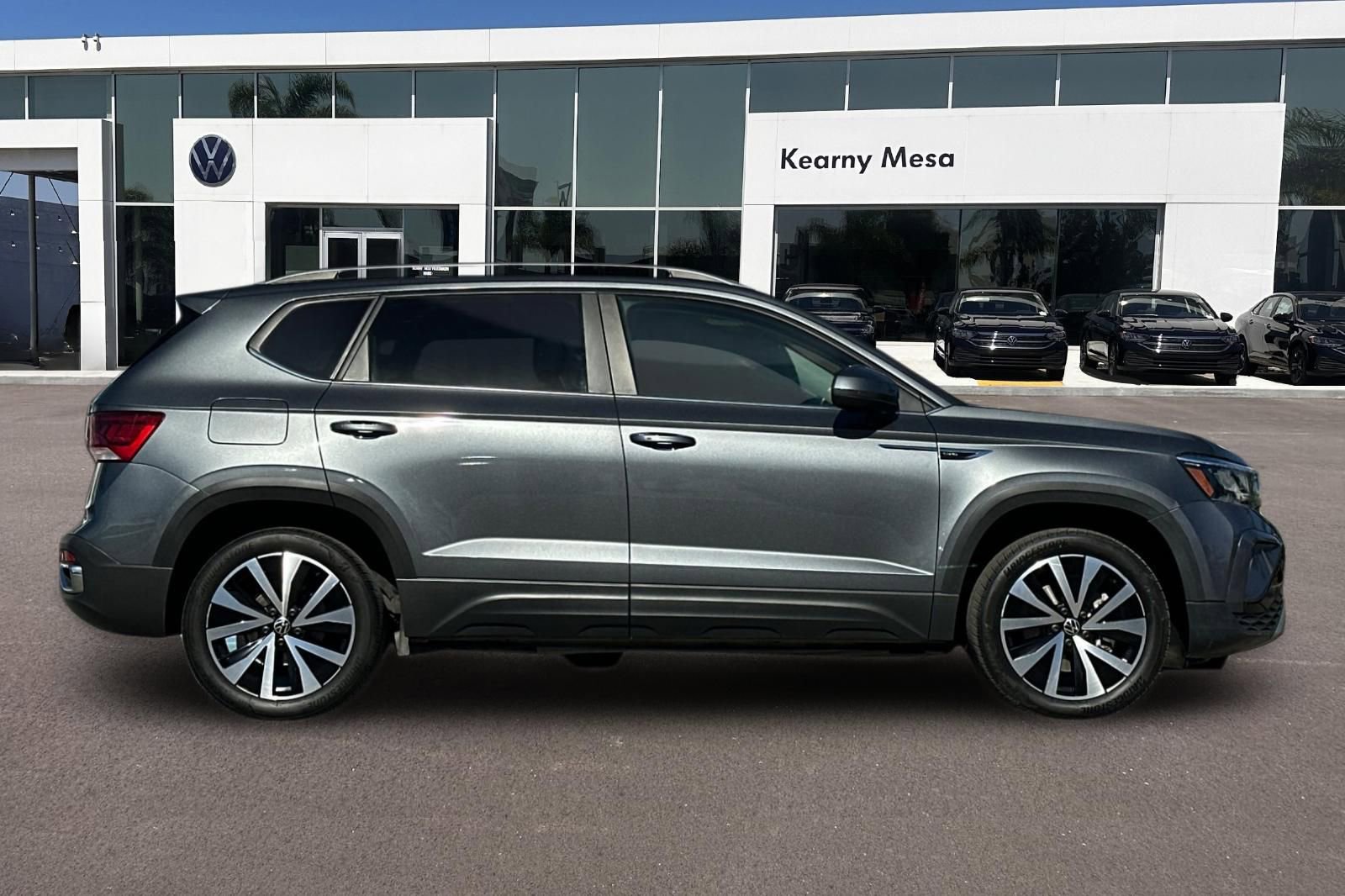 Used 2022 Volkswagen Taos SE image 3