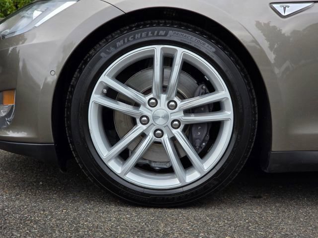 Used 2015 Tesla Model S 85D image 40