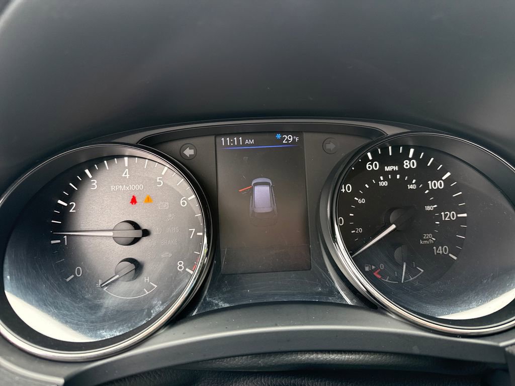 Used 2018 Nissan Rogue S image 19