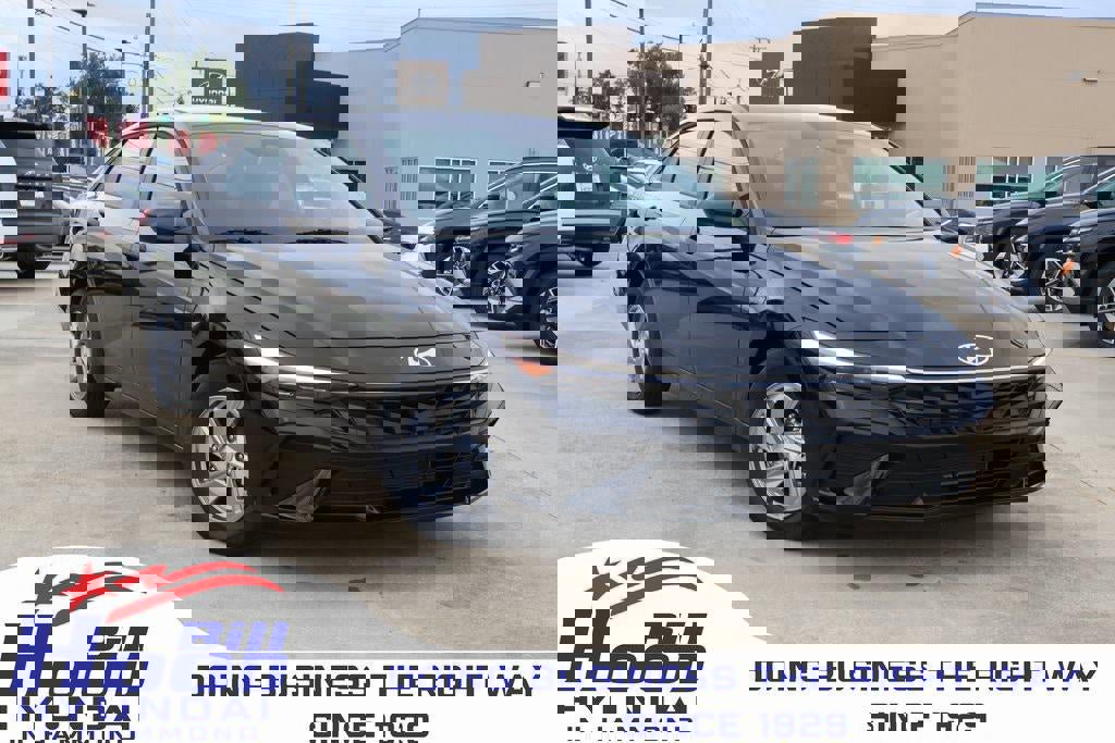 New 2025 Hyundai Elantra SE