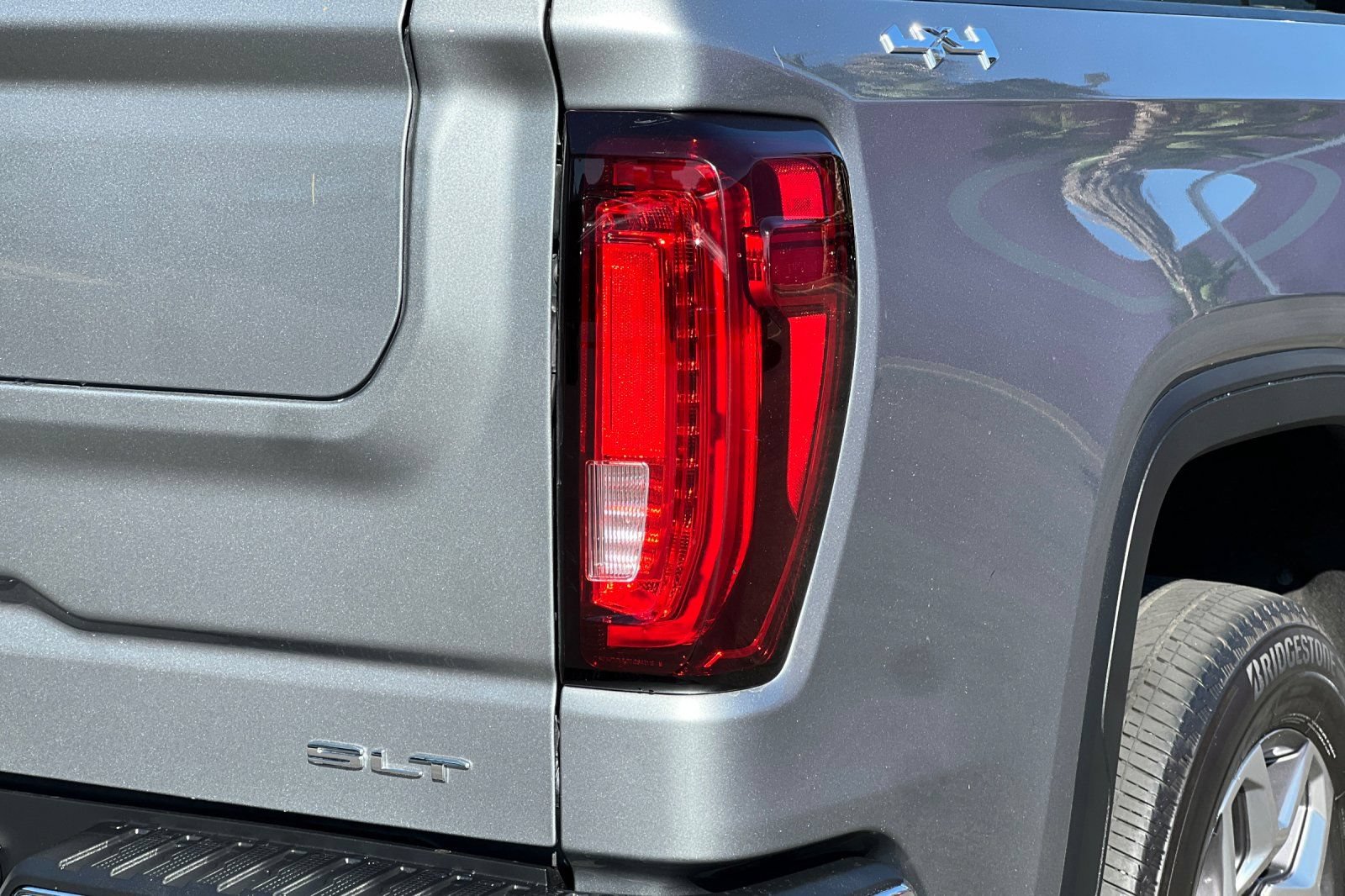 Used 2025 GMC Sierra 1500 SLT w/ SLT Premium Plus Package AWD/4WD image 39