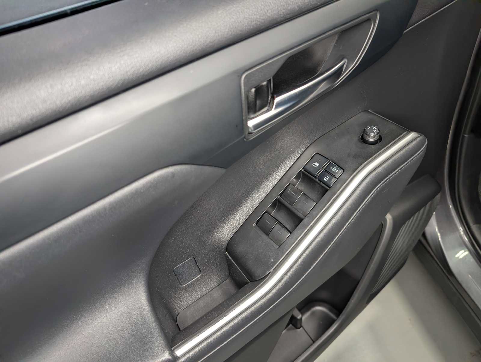 Used 2021 Toyota Highlander XLE AWD/4WD image 43