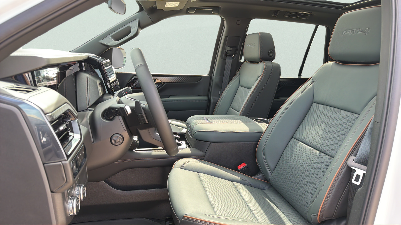 New 2026 GMC Yukon AT4 w/ LPO, Floor Liner Package AWD/4WD image 12