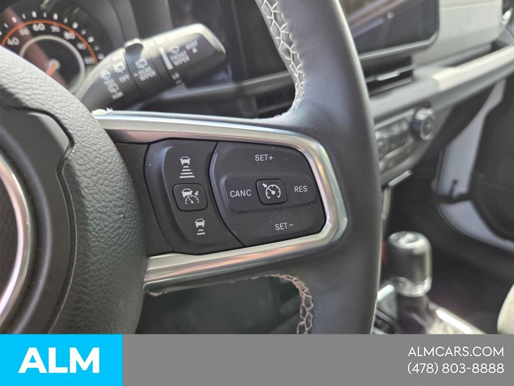 Used 2025 Jeep Wrangler Unlimited Sahara AWD/4WD image 26