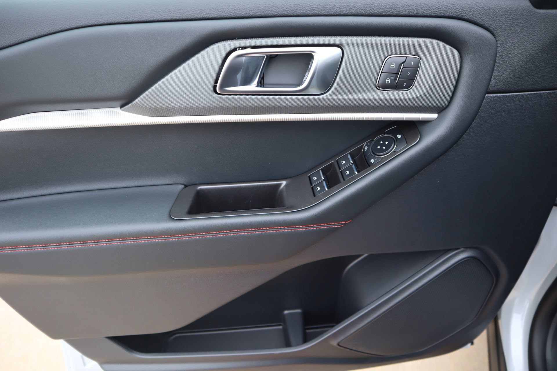 New 2026 Ford Explorer ST-Line w/ ST-Line Street Pack AWD/4WD image 19