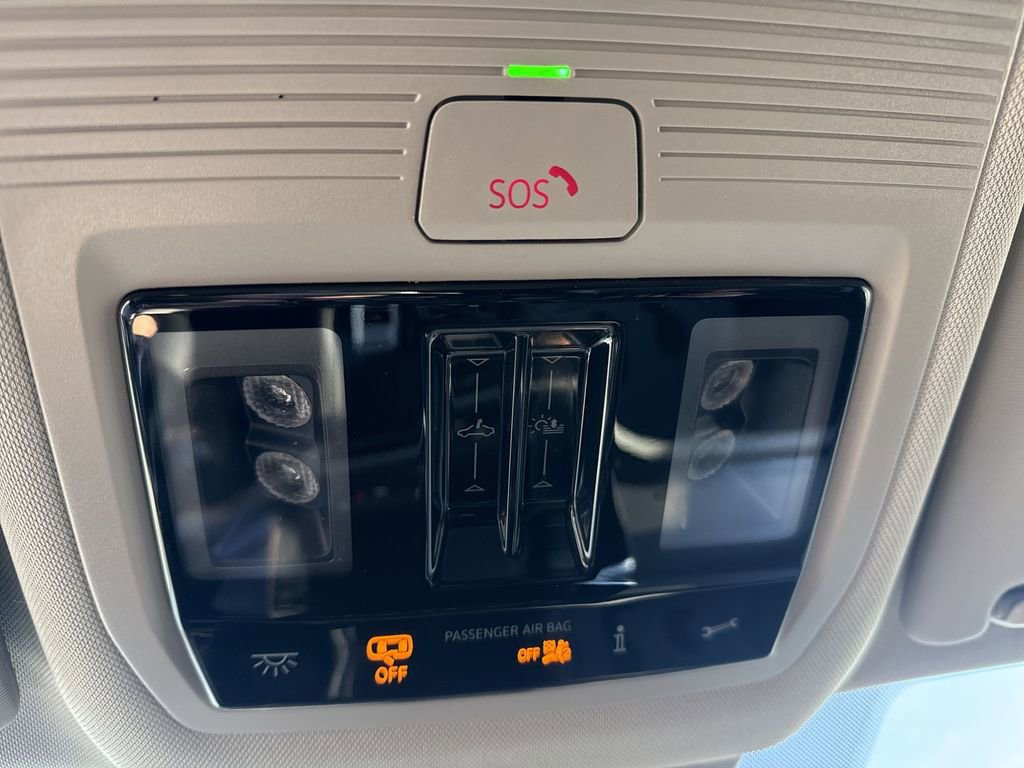 Used 2025 Volkswagen Atlas Peak Edition SE image 13