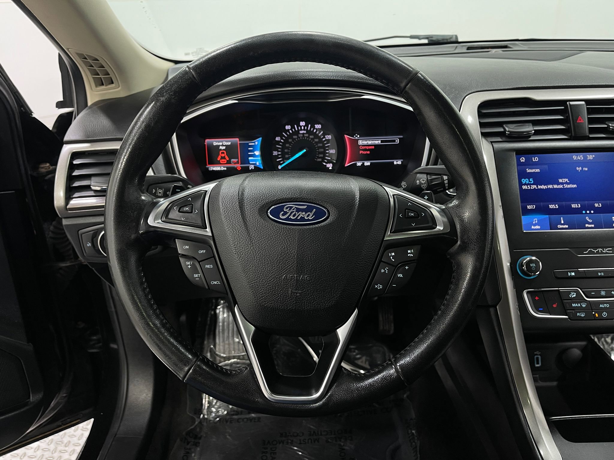 Used 2019 Ford Fusion SEL FWD image 21