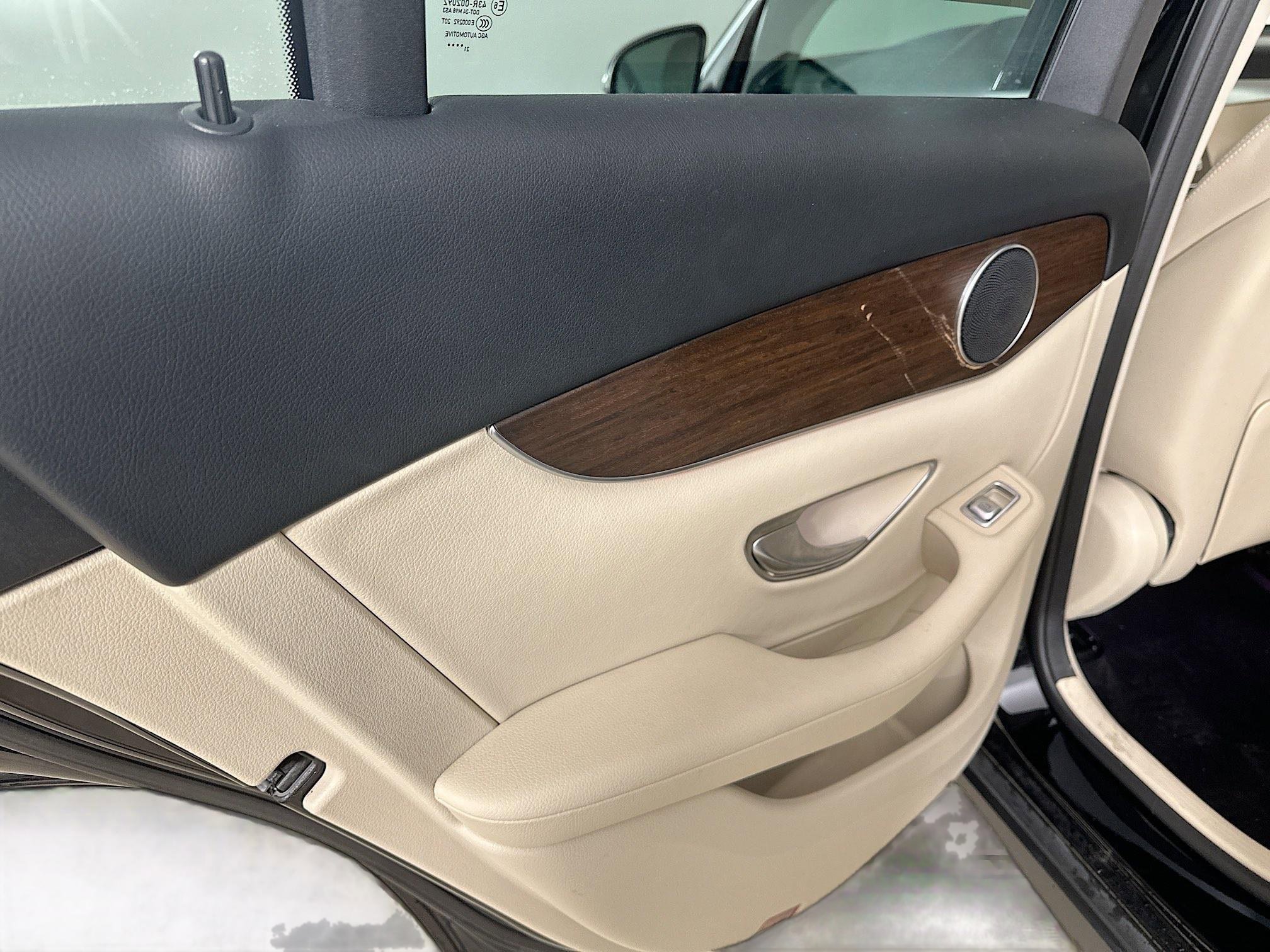 Used 2022 Mercedes-Benz GLC 300 4MATIC image 30