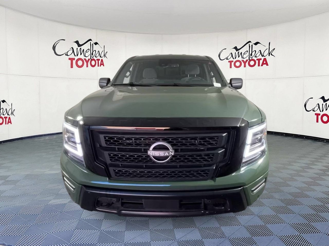 Used 2024 Nissan Titan SV w/ SV Bronze Edition Package AWD/4WD image 5