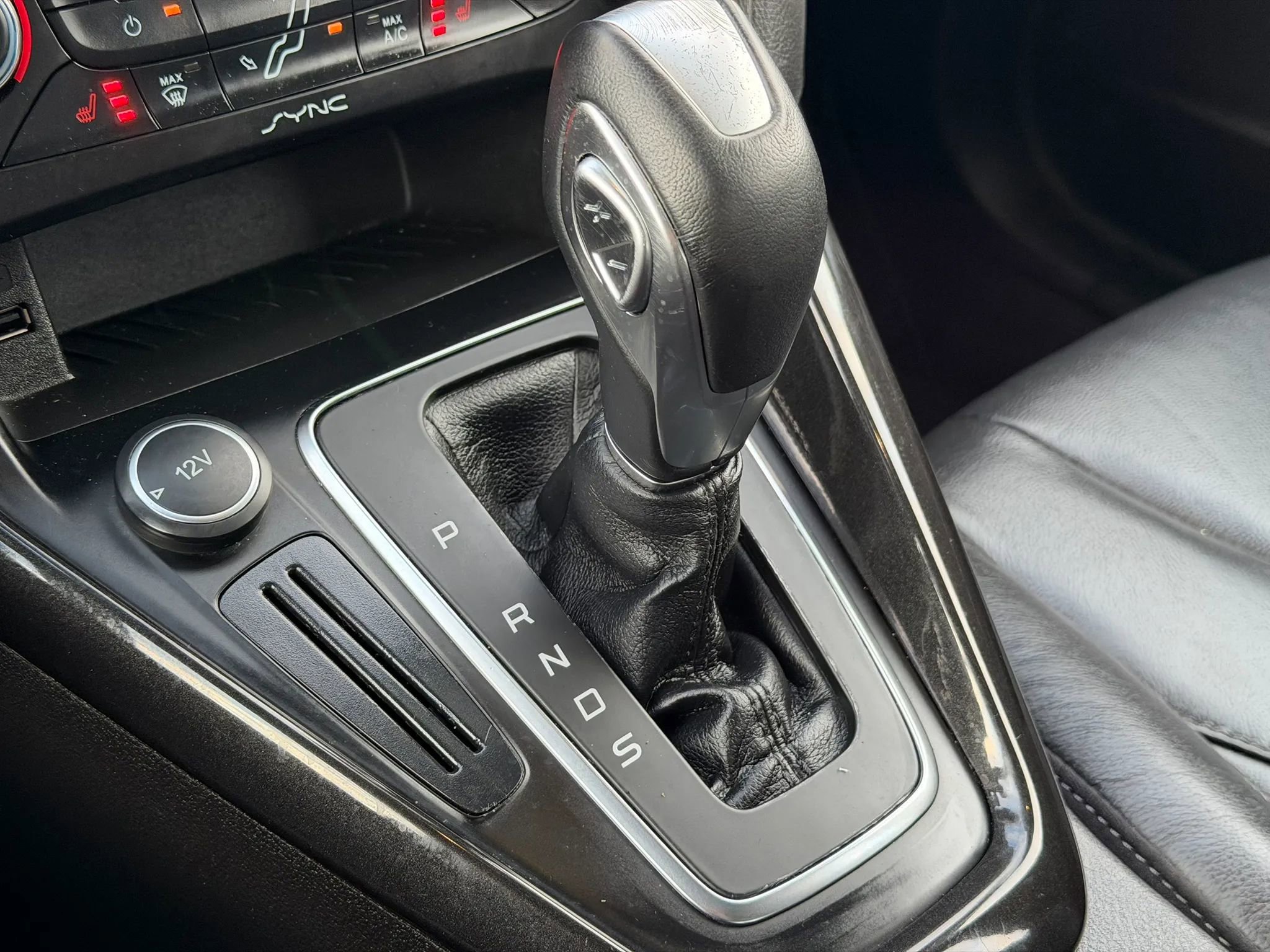 Used 2016 Ford Focus Titanium FWD image 37