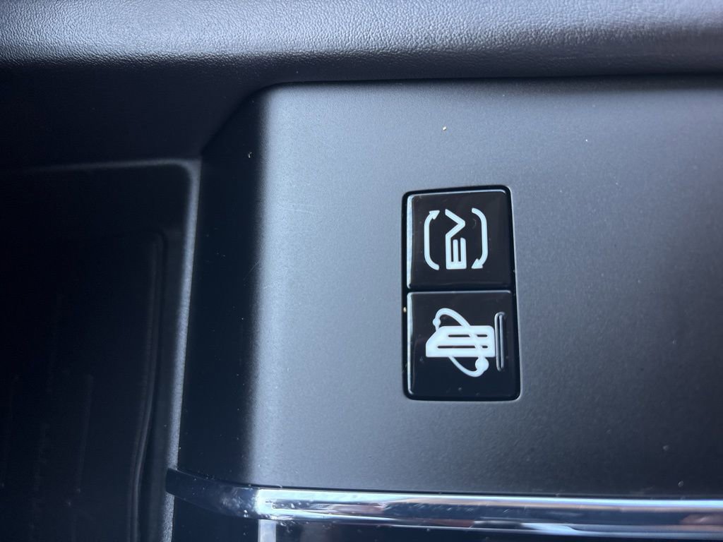 Used 2023 Mitsubishi Outlander 4WD Plug-In Hybrid image 30