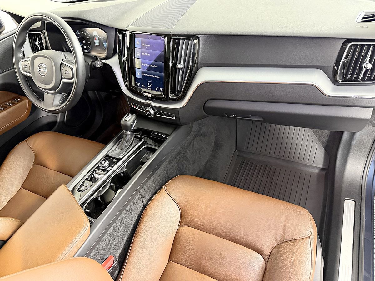 Used 2018 Volvo XC60 T5 Momentum w/ Convenience Package image 24