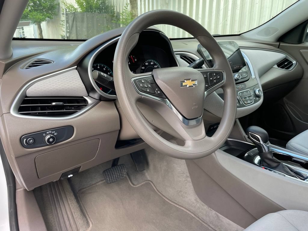 Used 2025 Chevrolet Malibu LT FWD image 9