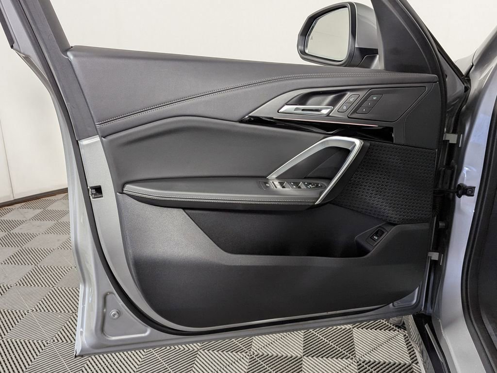 Used 2025 BMW X1 xDrive28i w/ Convenience Package image 14