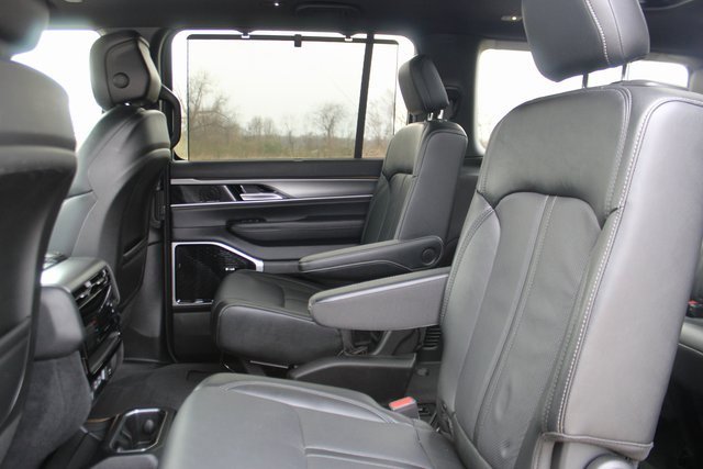 Used 2025 Jeep Wagoneer Series III w/ Premium Group I image 33