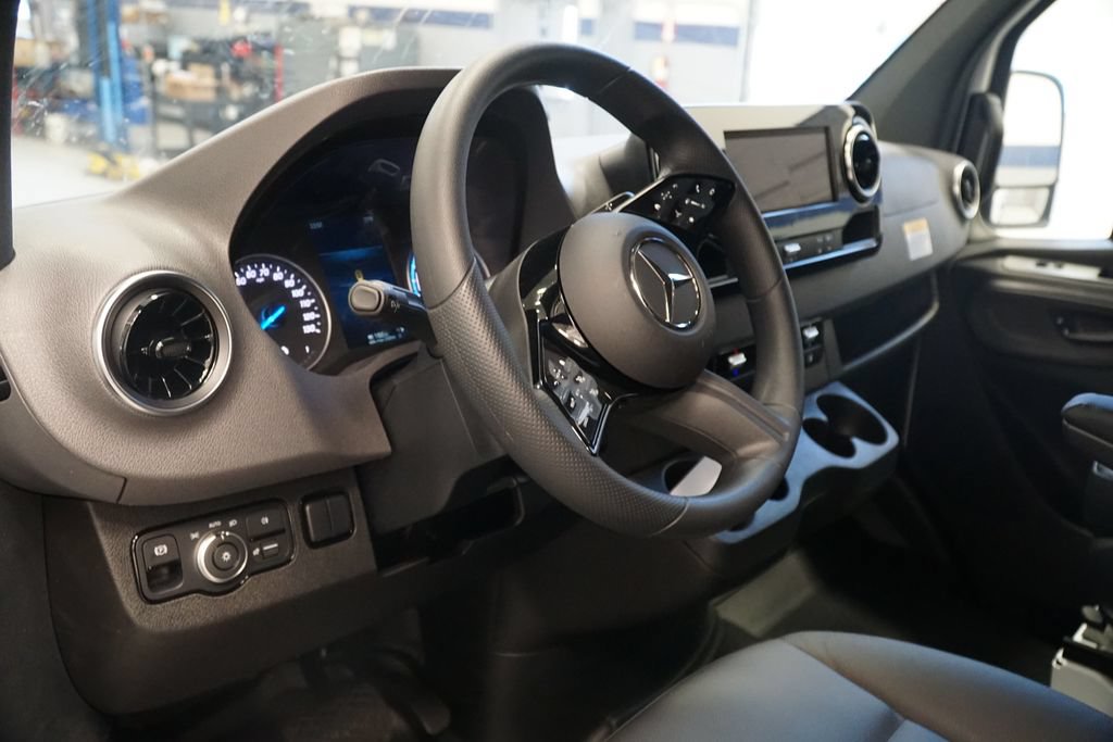 New 2025 Mercedes-Benz eSprinter 170 Cargo image 15