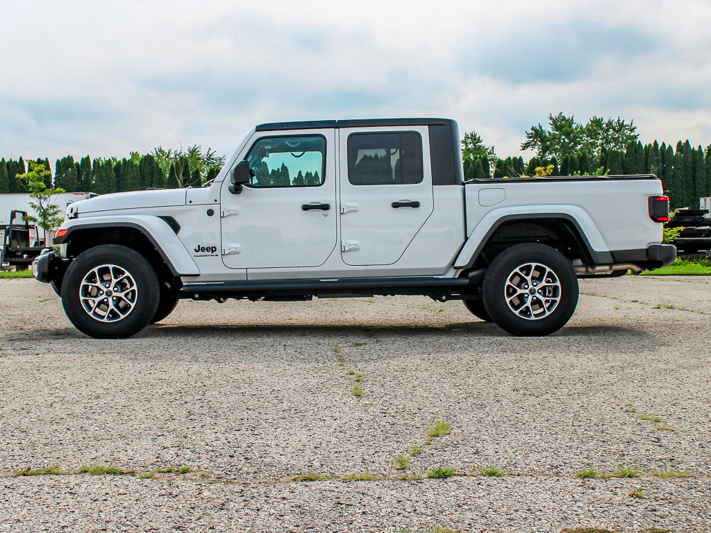 Used 2024 Jeep Gladiator Sport w/ Dual Top Group AWD/4WD image 5