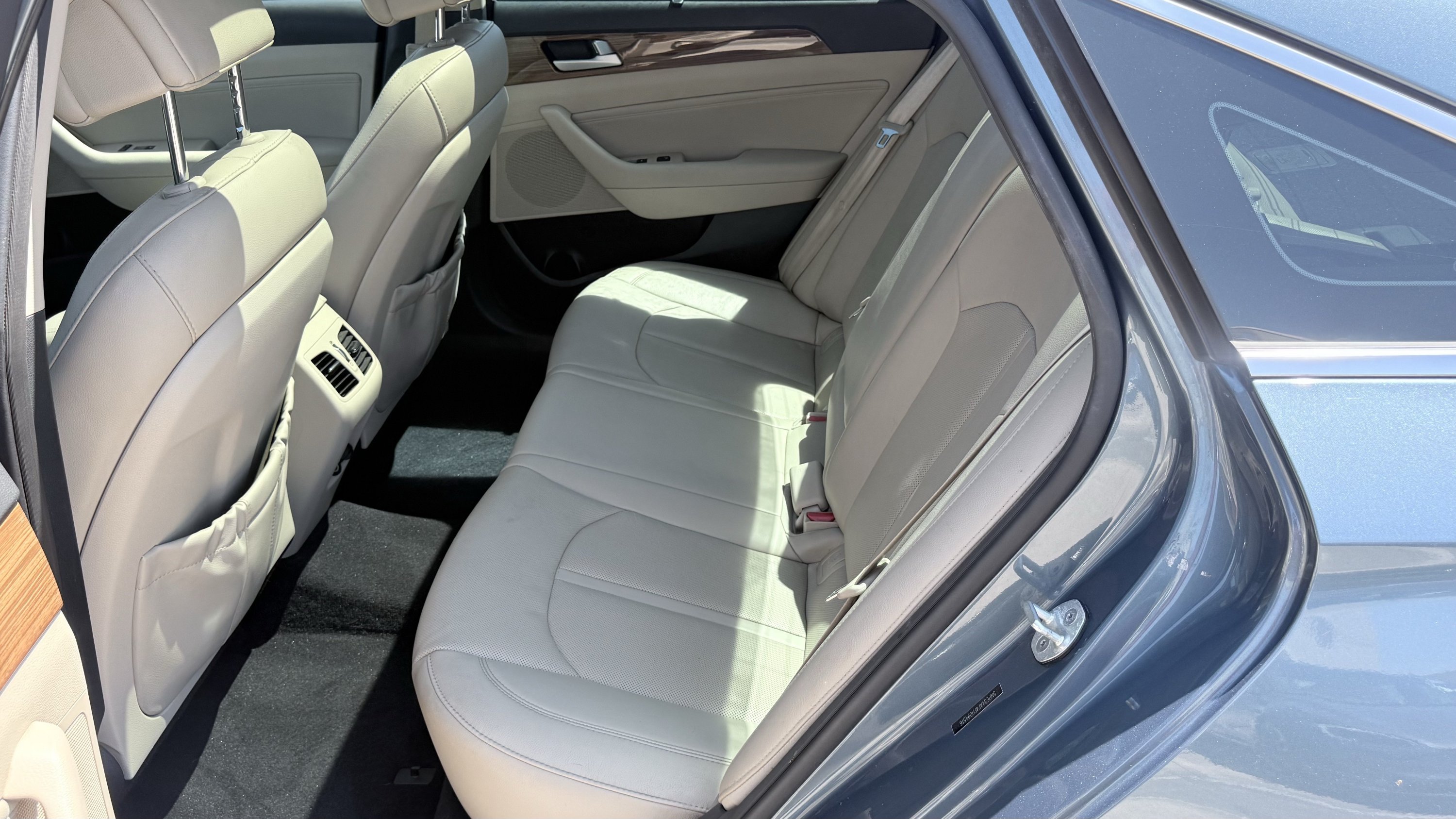 Used 2015 Hyundai Sonata Limited w/ Option Group 05 FWD image 19