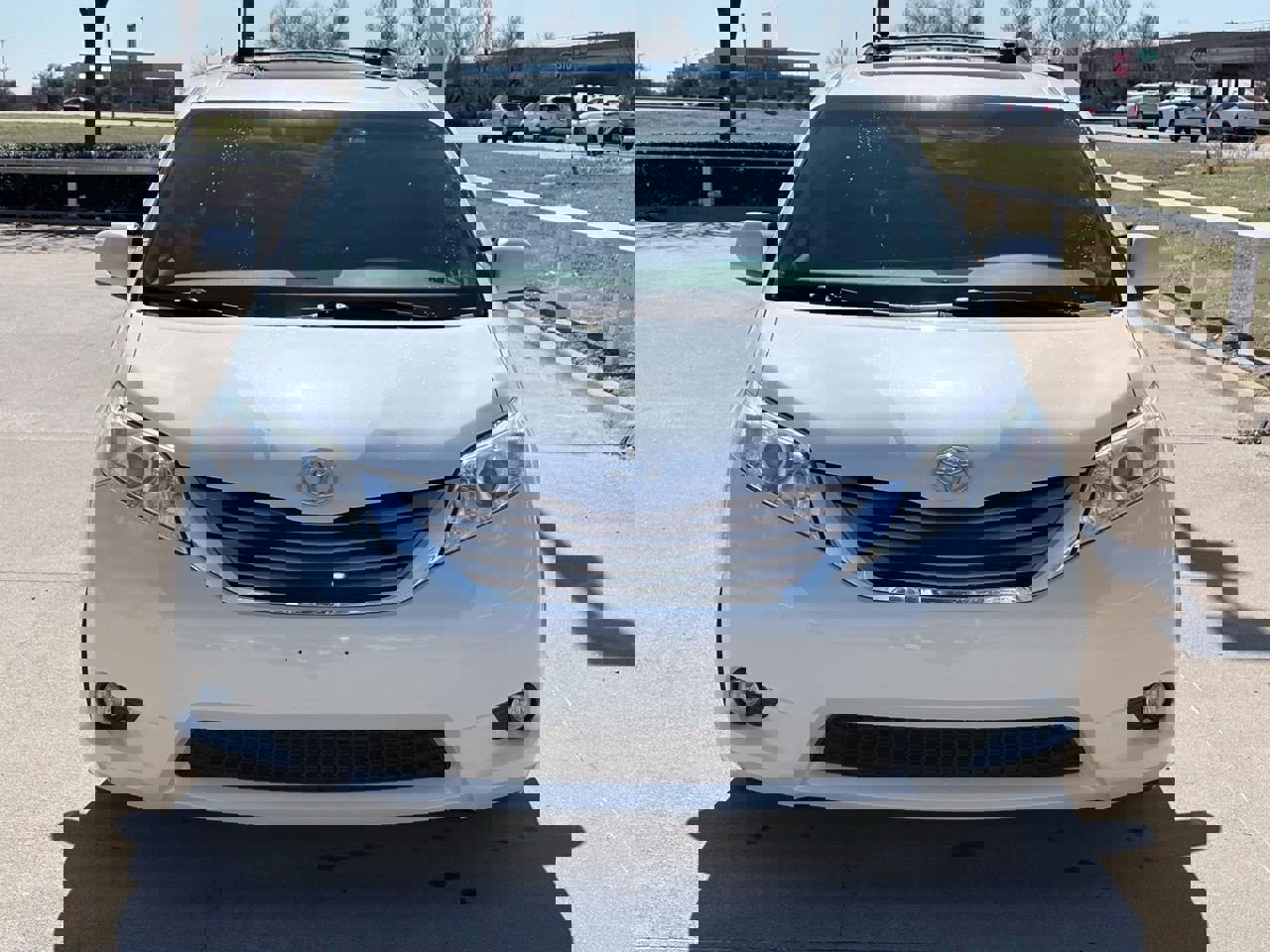 Used 2015 Toyota Sienna XLE w/ XLE Navigation Package image 2