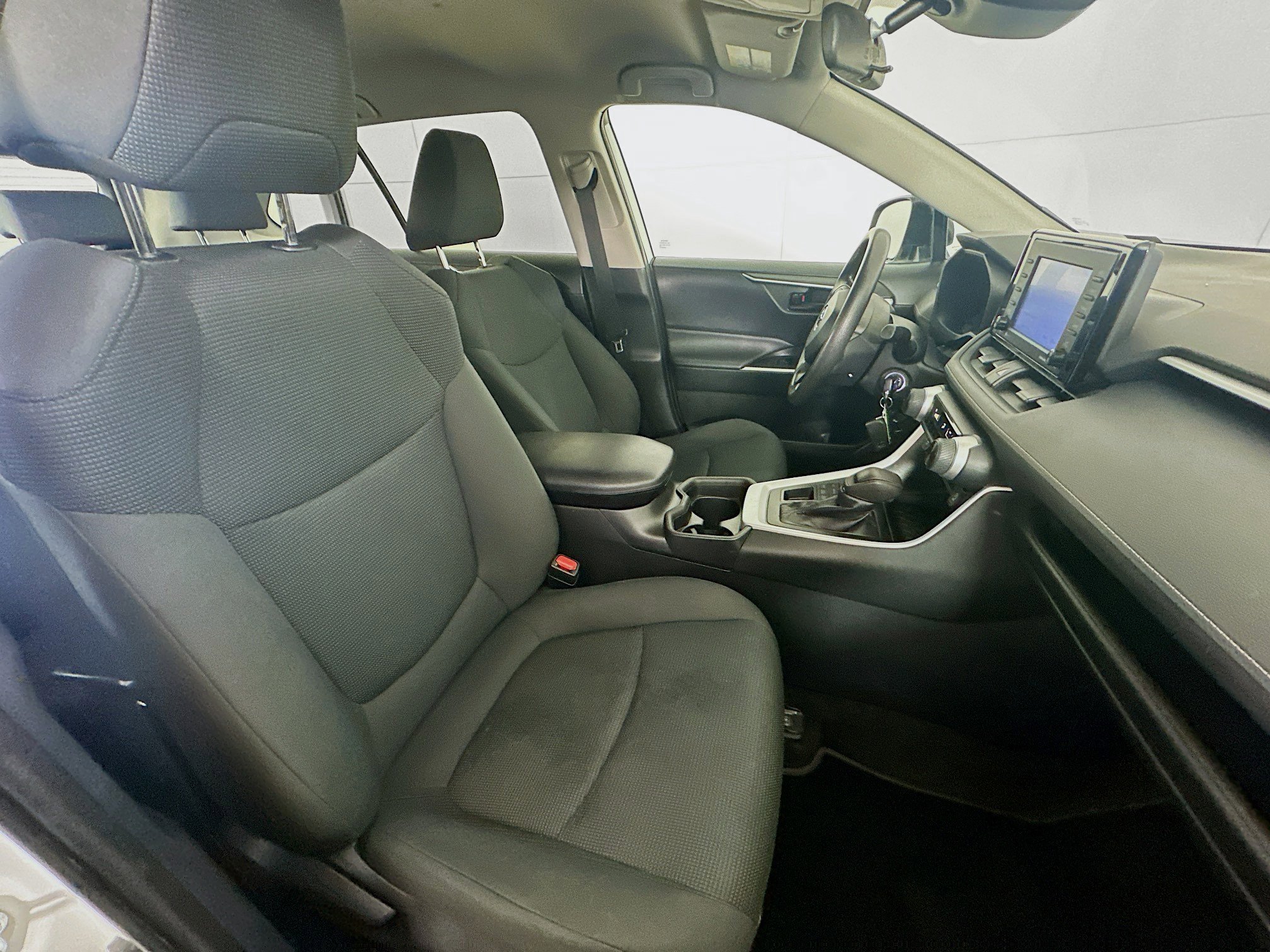 Used 2021 Toyota RAV4 LE AWD/4WD image 27