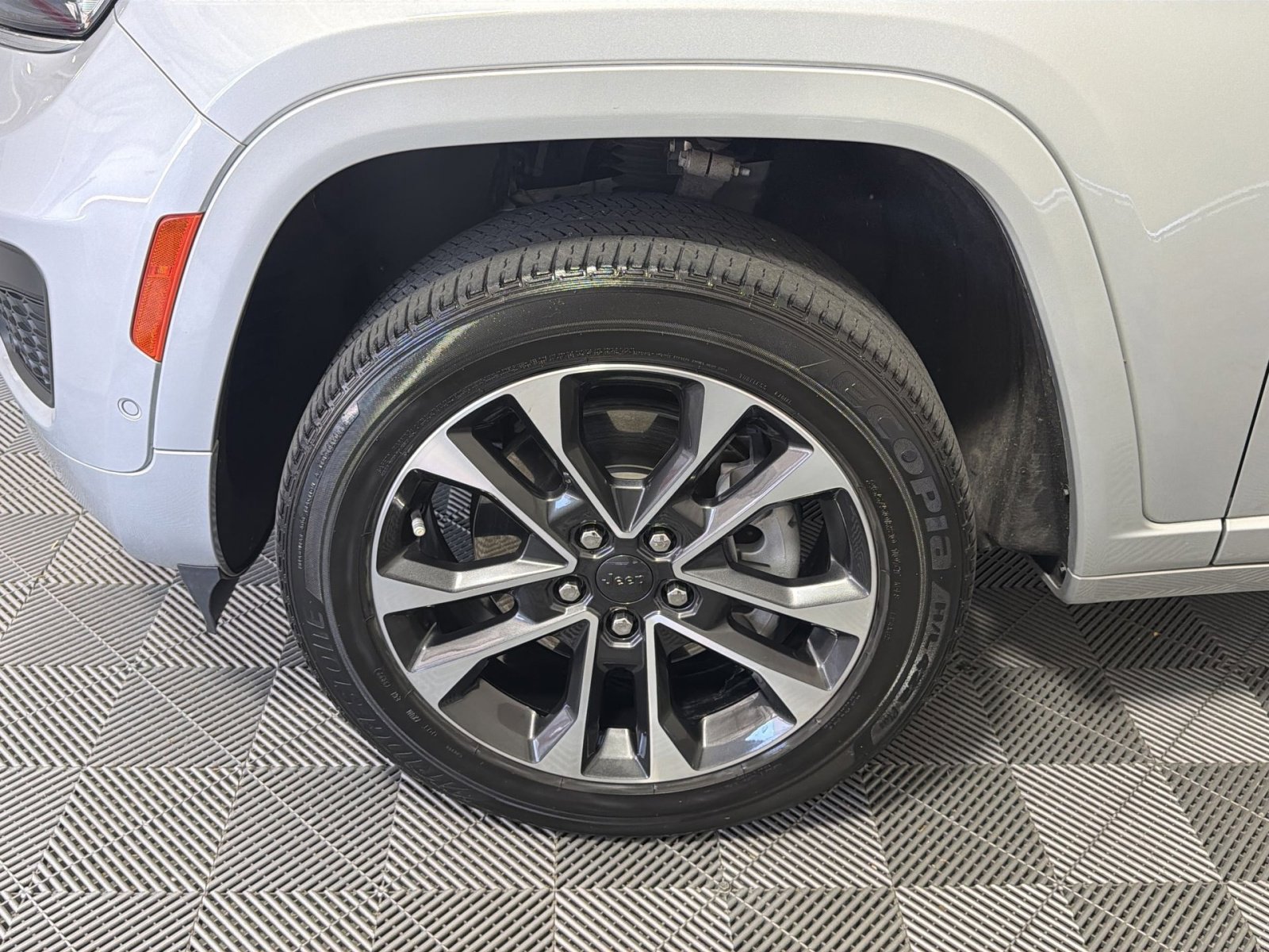 Used 2023 Jeep Grand Cherokee L Overland image 12