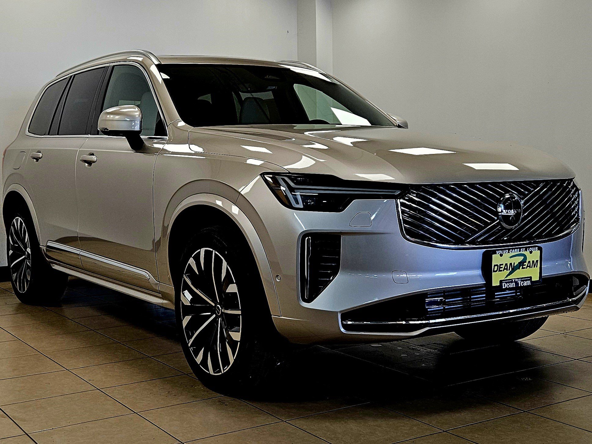 New 2026 Volvo XC90 T8 Plus w/ Protection Package Premier AWD/4WD image 3