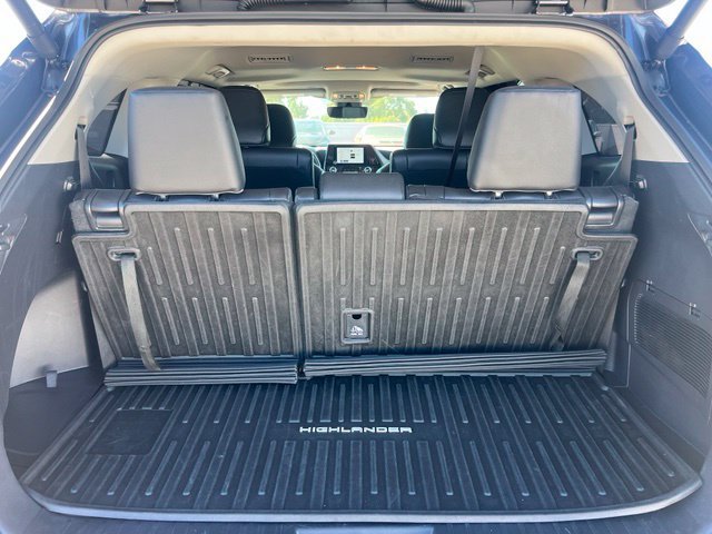 Used 2024 Toyota Highlander XLE AWD/4WD image 46
