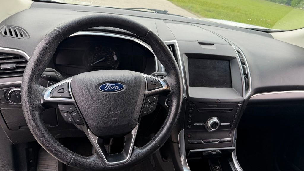 Used 2019 Ford Edge Titanium w/ Cold Weather Package AWD/4WD image 15