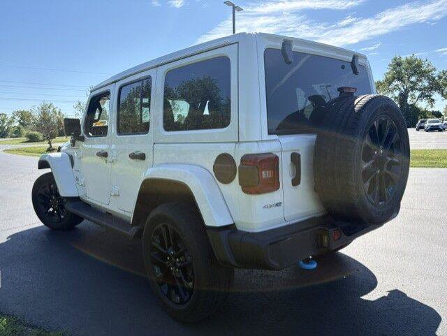 Used 2022 Jeep Wrangler Unlimited Sahara w/ Cold Weather Group AWD/4WD image 8