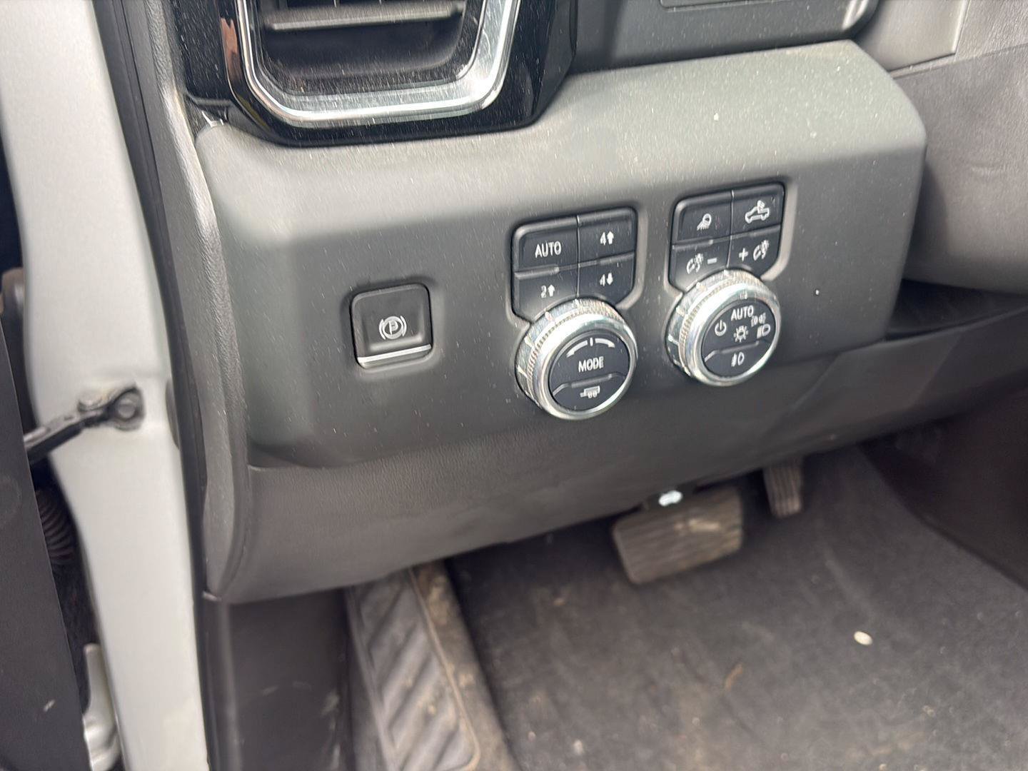 Used 2022 GMC Sierra 1500 Denali AWD/4WD image 11