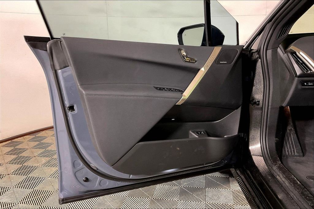 Used 2025 BMW iX xDrive50 w/ Sport Package image 21