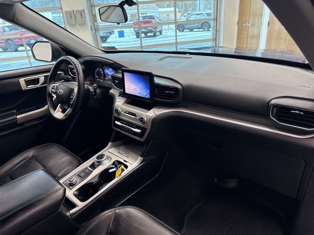 Used 2023 Ford Explorer XLT w/ Equipment Group 202A image 15