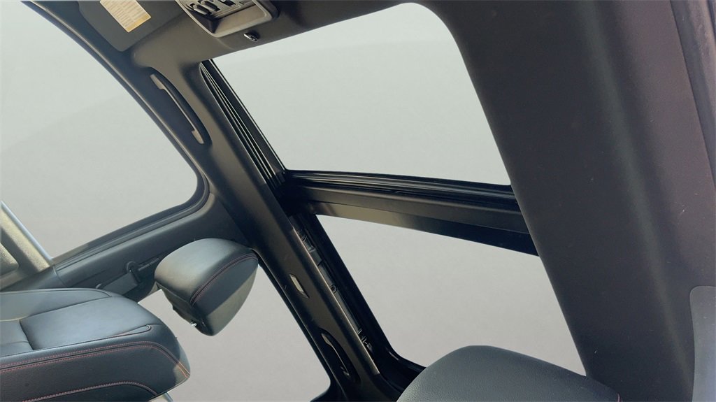 Used 2020 Nissan Titan PRO-4X w/ Pro-4x Convenience Package image 17