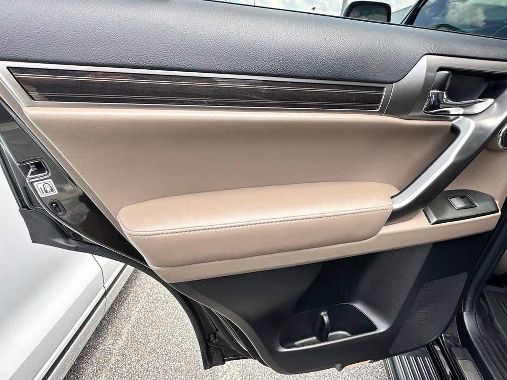 Used 2023 Lexus GX 460 Luxury AWD/4WD image 25