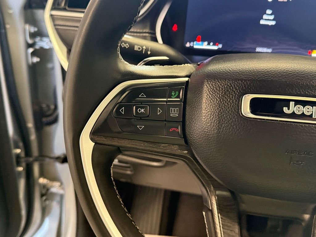 Used 2025 Jeep Grand Cherokee L Limited w/ Luxury Tech Group II image 28