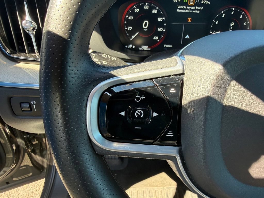 Used 2018 Volvo XC60 T5 Inscription w/ Luxury Seat Package AWD/4WD image 12