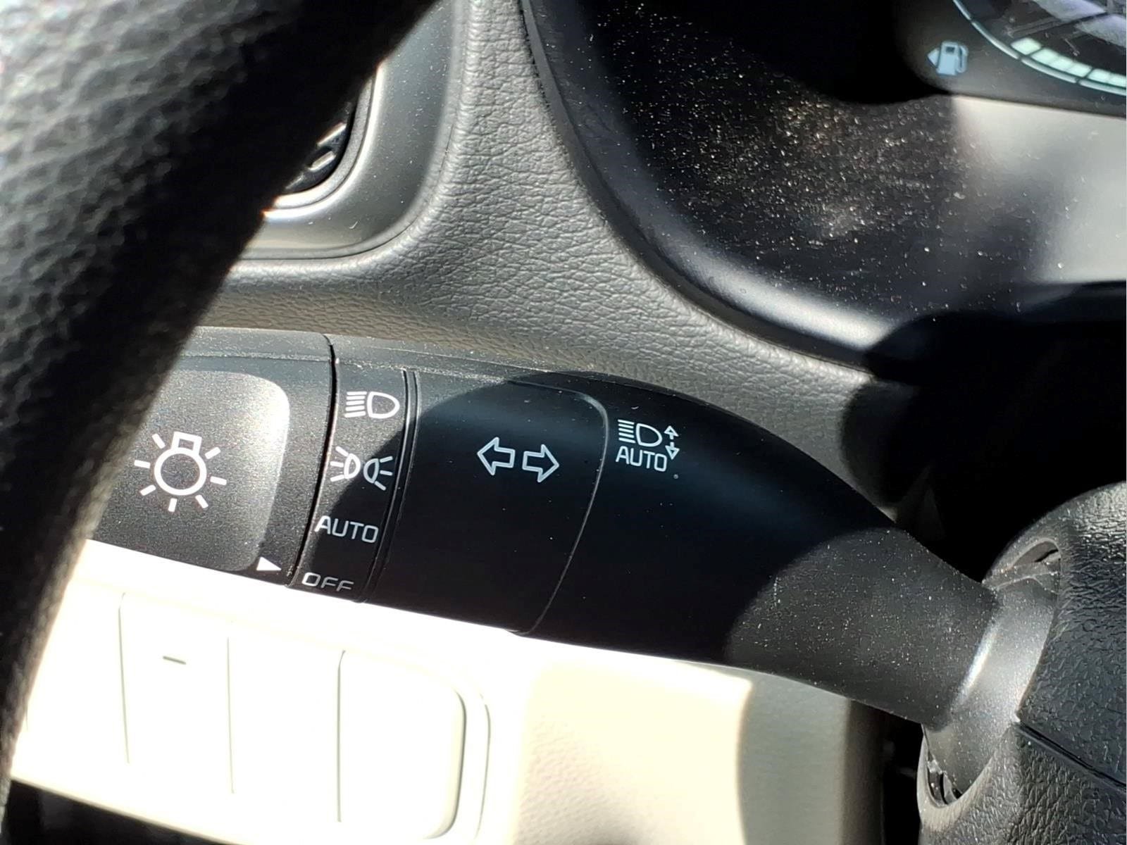 Used 2025 Kia Soul LX w/ LX Technology Package FWD image 23