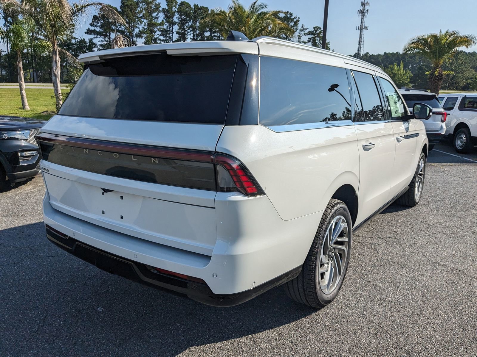 New 2025 Lincoln Navigator L Reserve image 6