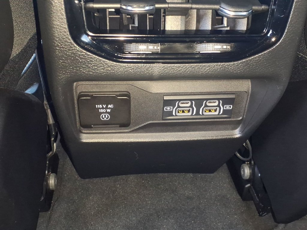 Used 2024 Jeep Grand Cherokee Altitude AWD/4WD image 8