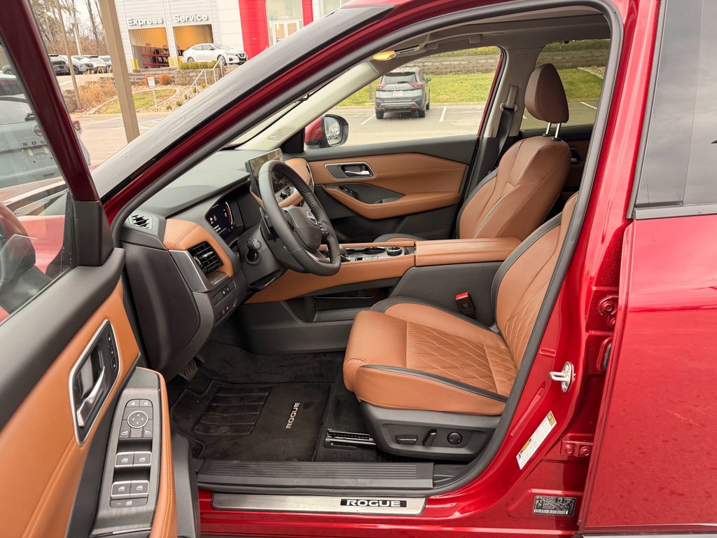 Used 2025 Nissan Rogue Platinum w/ Platinum Premium Package image 6