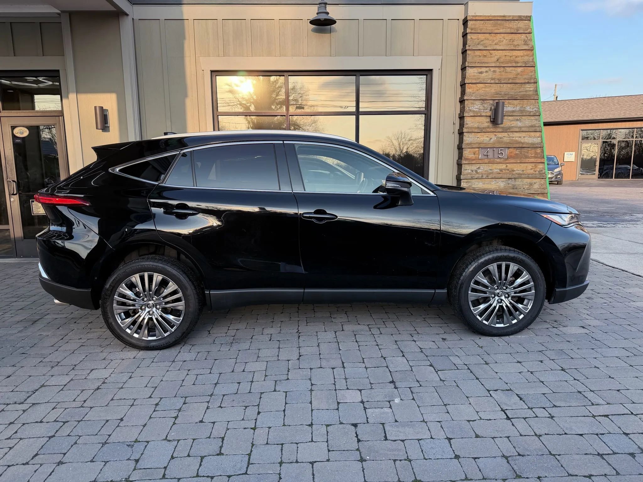 Used 2023 Toyota Venza XLE AWD/4WD image 62